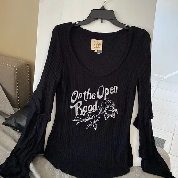 Worn once Chaser On the Open Road Thermal Ruffle Sleeve top - Picture 1 of 3